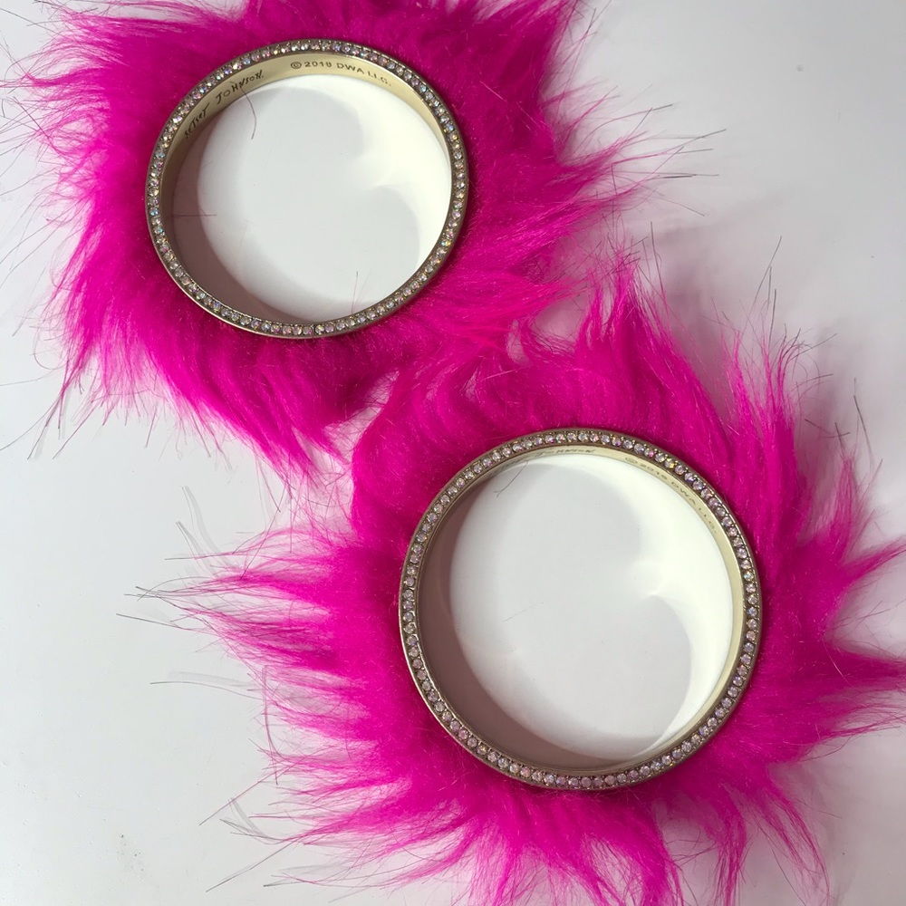 ◇◆BETSEY JOHNSON PINK FAUX FUR BRACELET SET OF 2◆◇